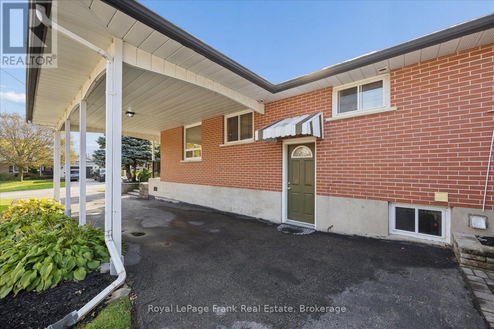 10 SUNICREST BOULEVARD - 25