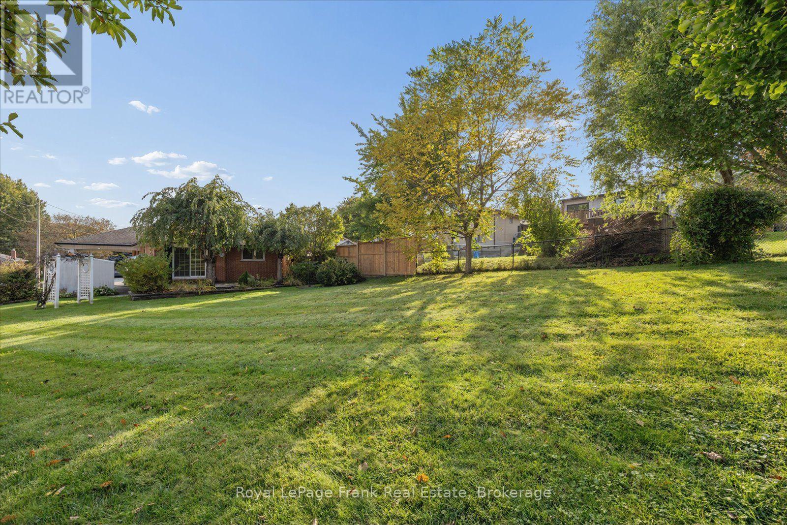 10 SUNICREST BOULEVARD - 31