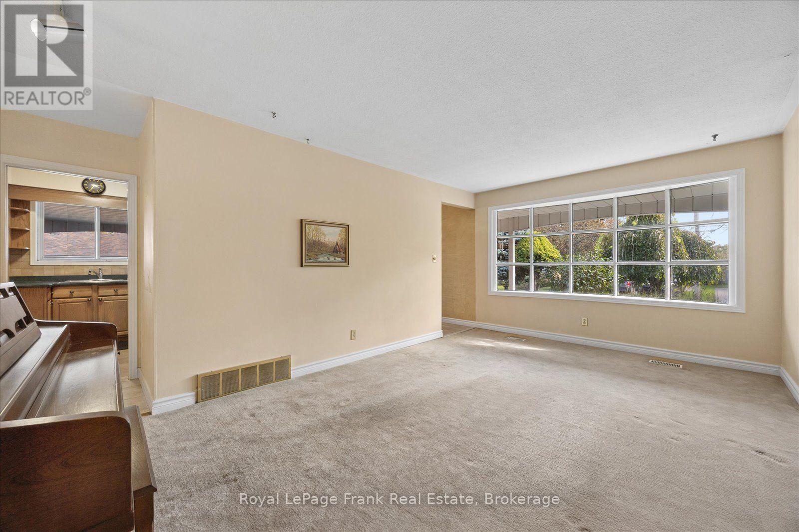 10 SUNICREST BOULEVARD - 7