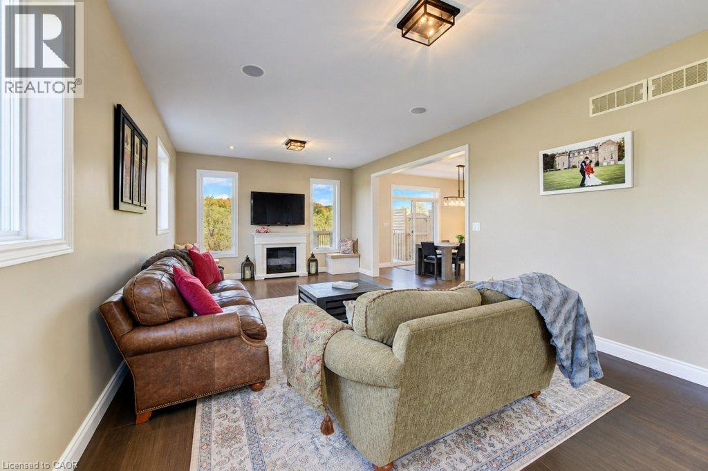 524 SUNDEW Drive, Waterloo — photo 7