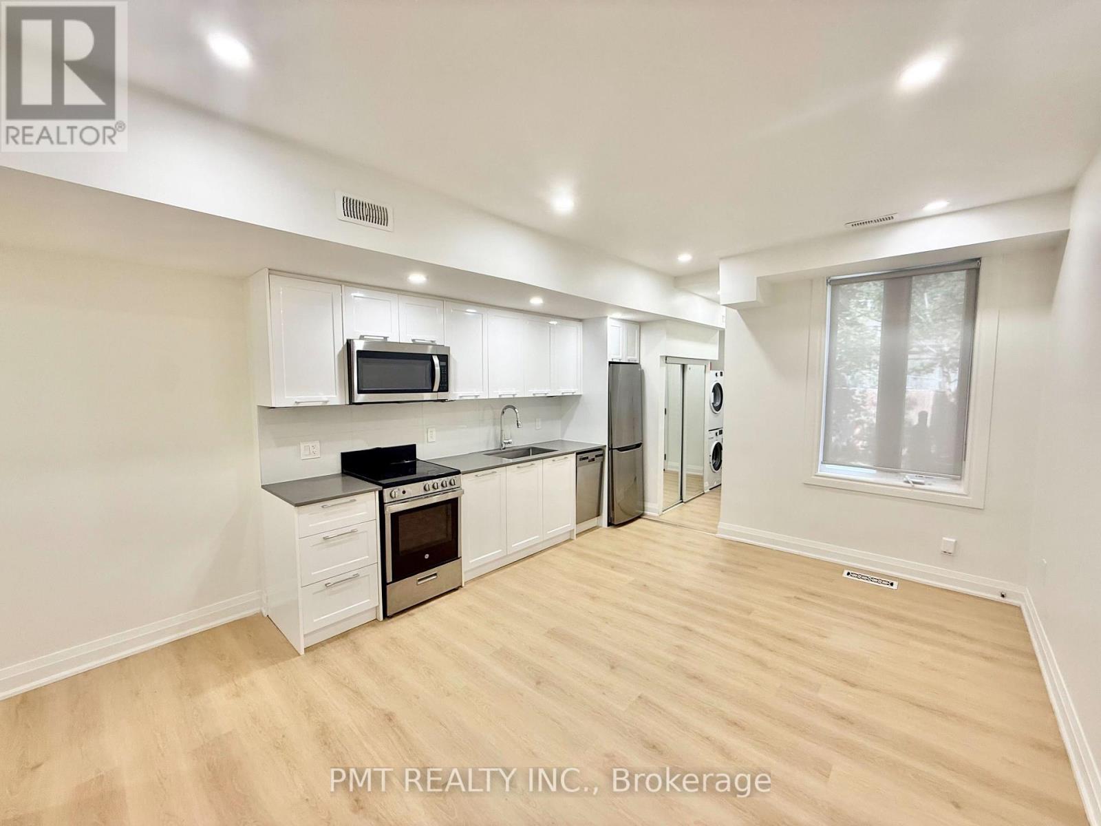 MAIN - 8 RUSHOLME PARK CRESCENT, Toronto (Little Portugal) — photo 3