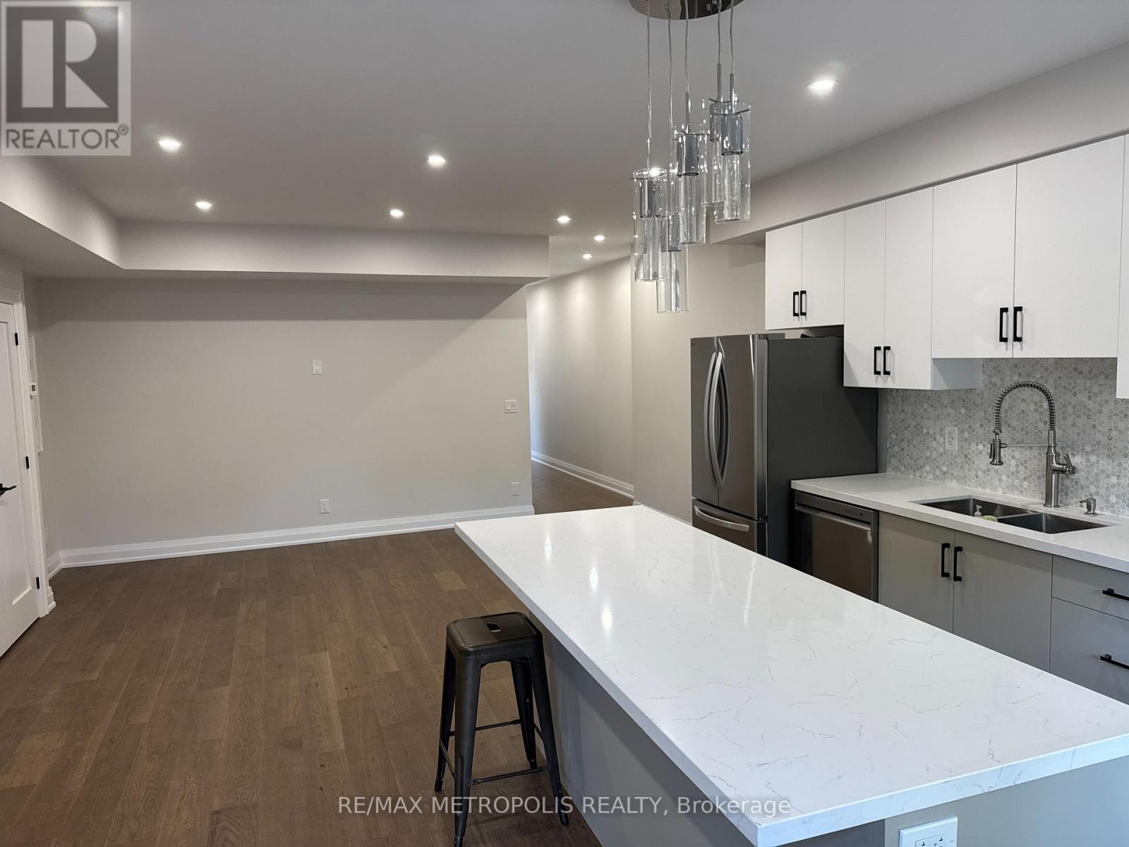 94 SAINT CLARENS AVENUE, Toronto (Little Portugal) — photo 2