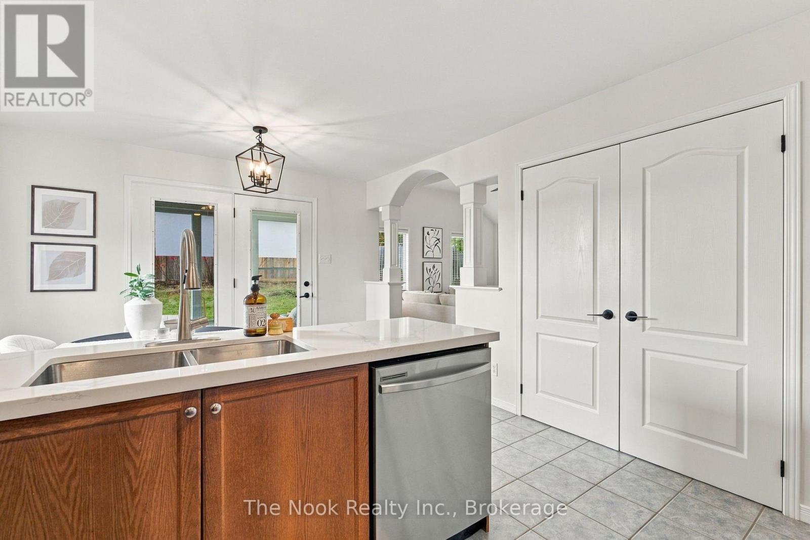 33 Laing Court — photo 17
