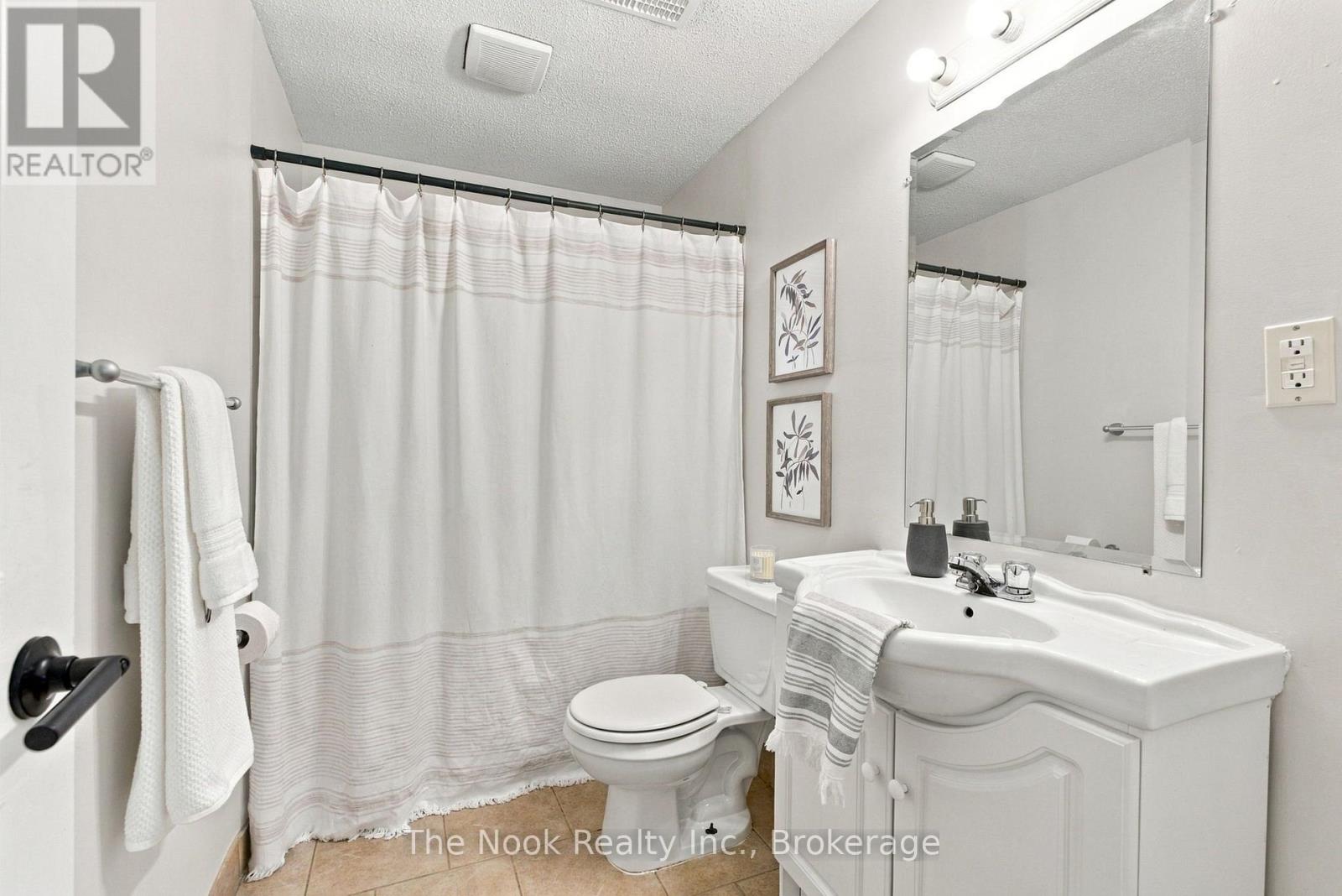 33 Laing Court — photo 41