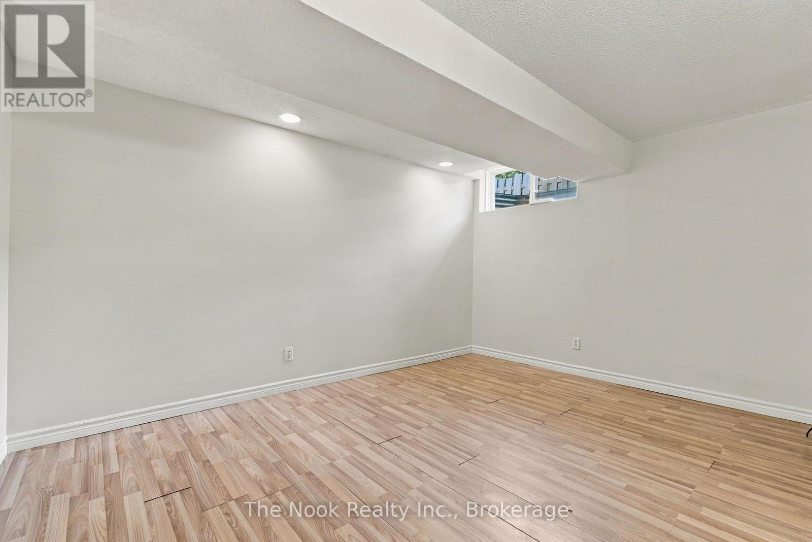 33 Laing Court — photo 42