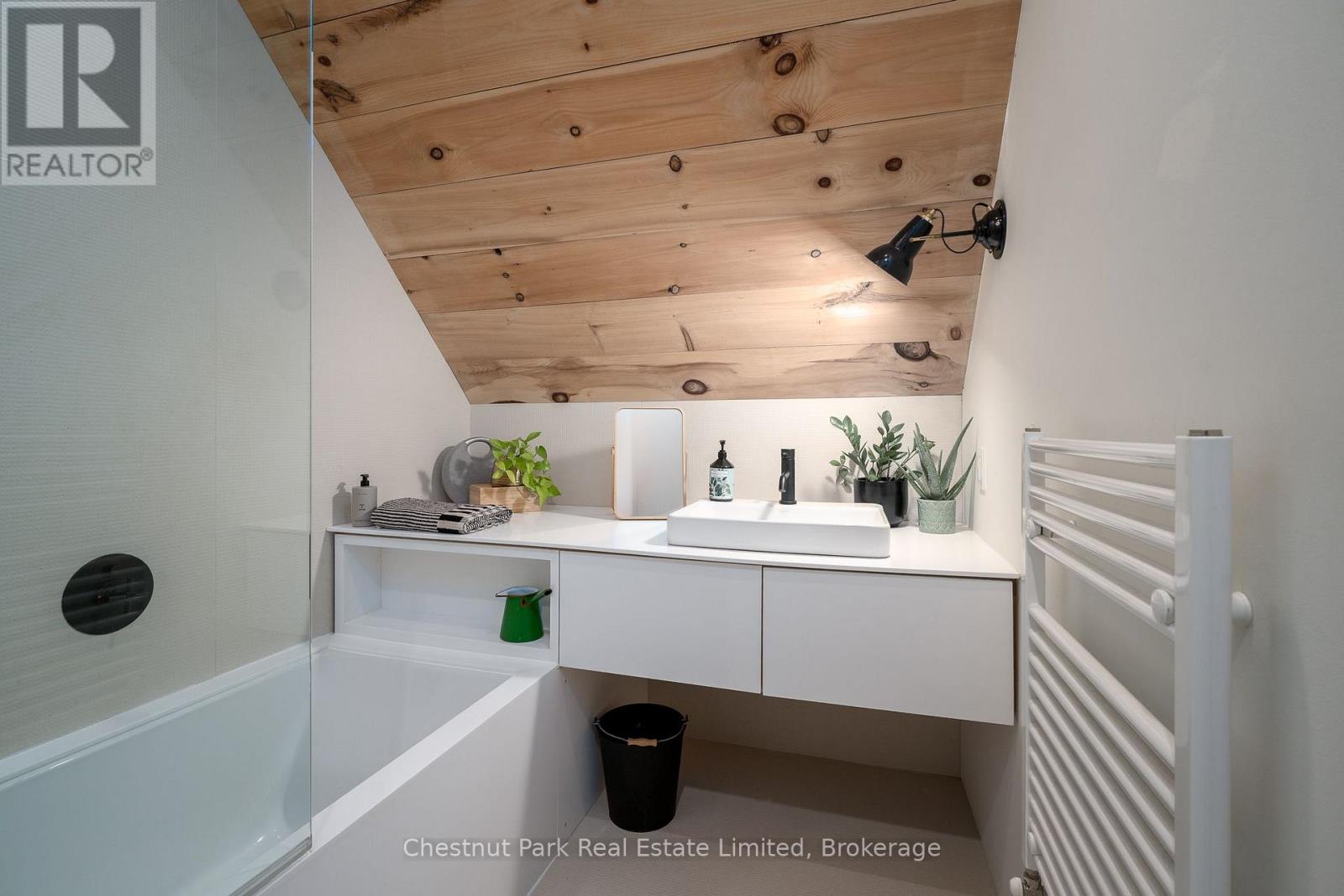 82 WILSON ROAD - 34