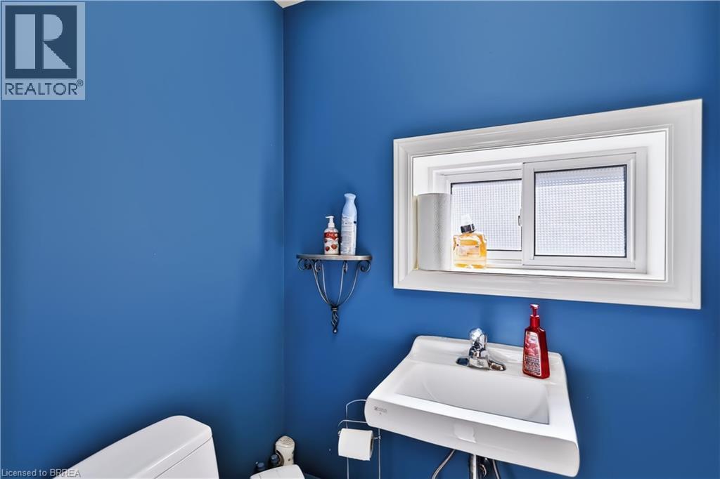 241 BRANT Avenue, Brantford — photo 11
