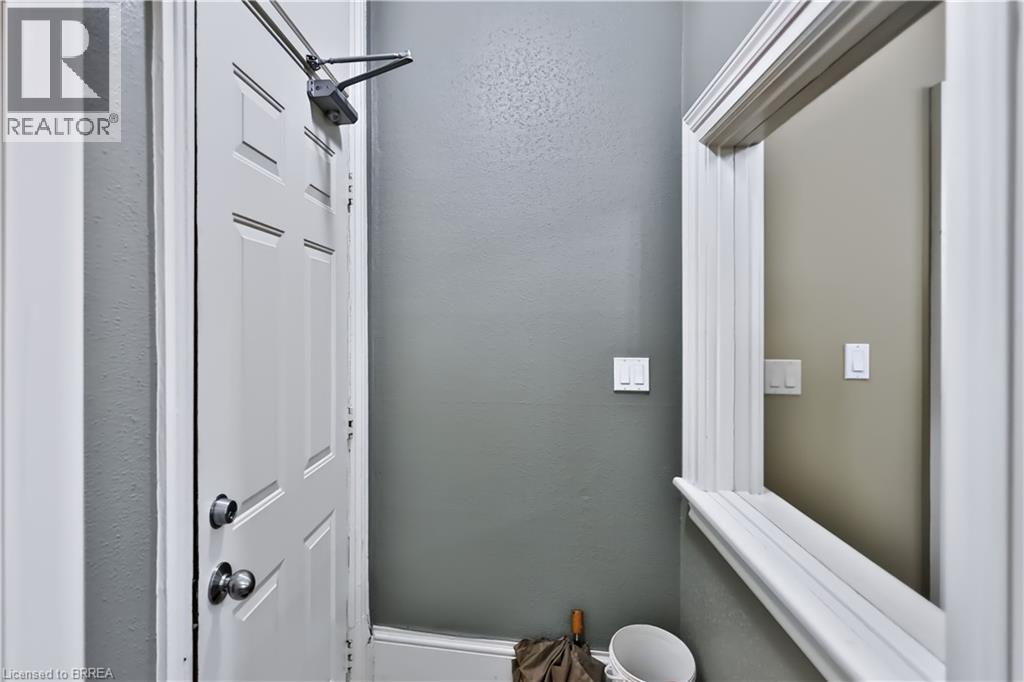 241 BRANT Avenue, Brantford — photo 12