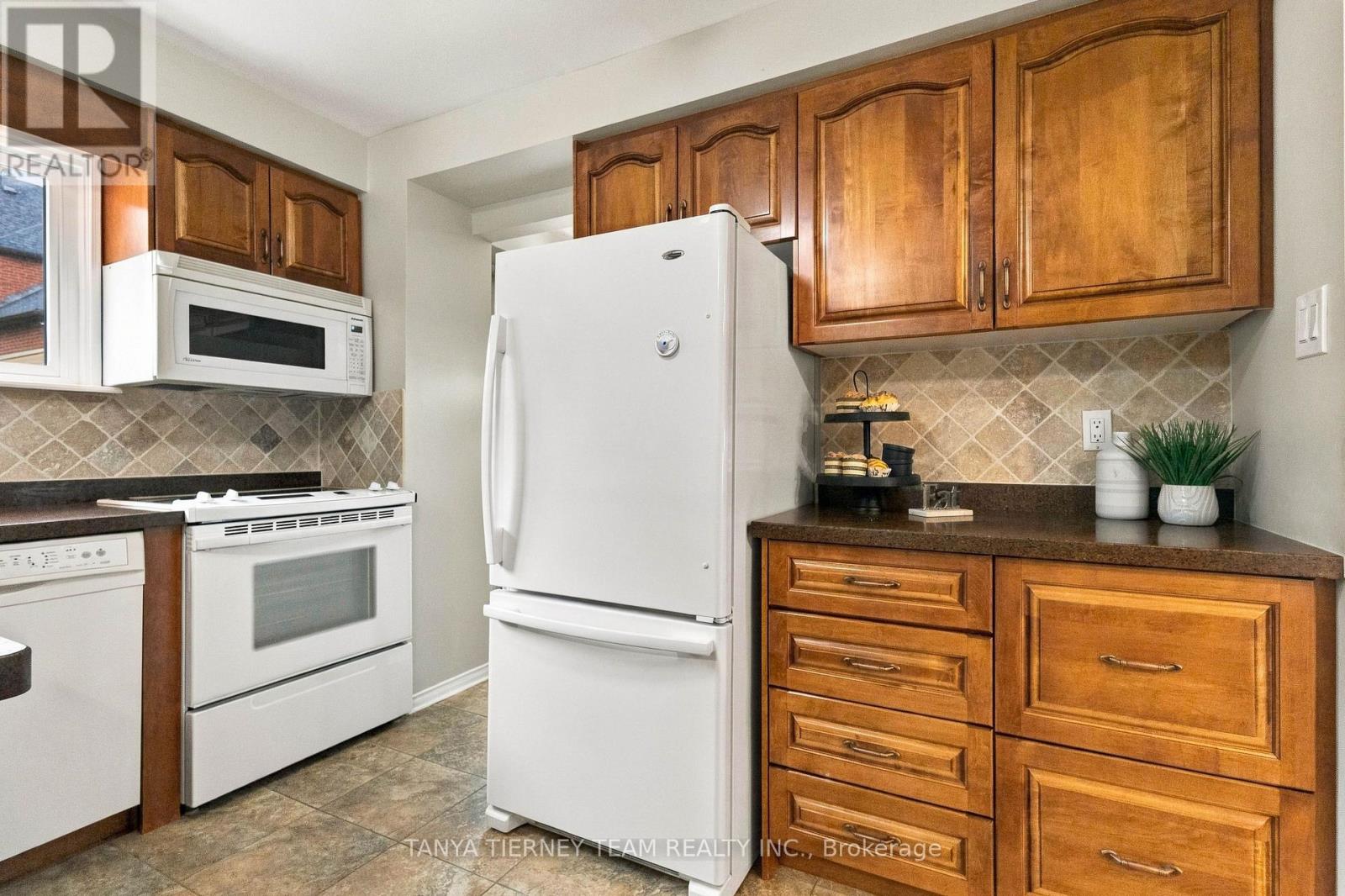 25 COULTON COURT - 17