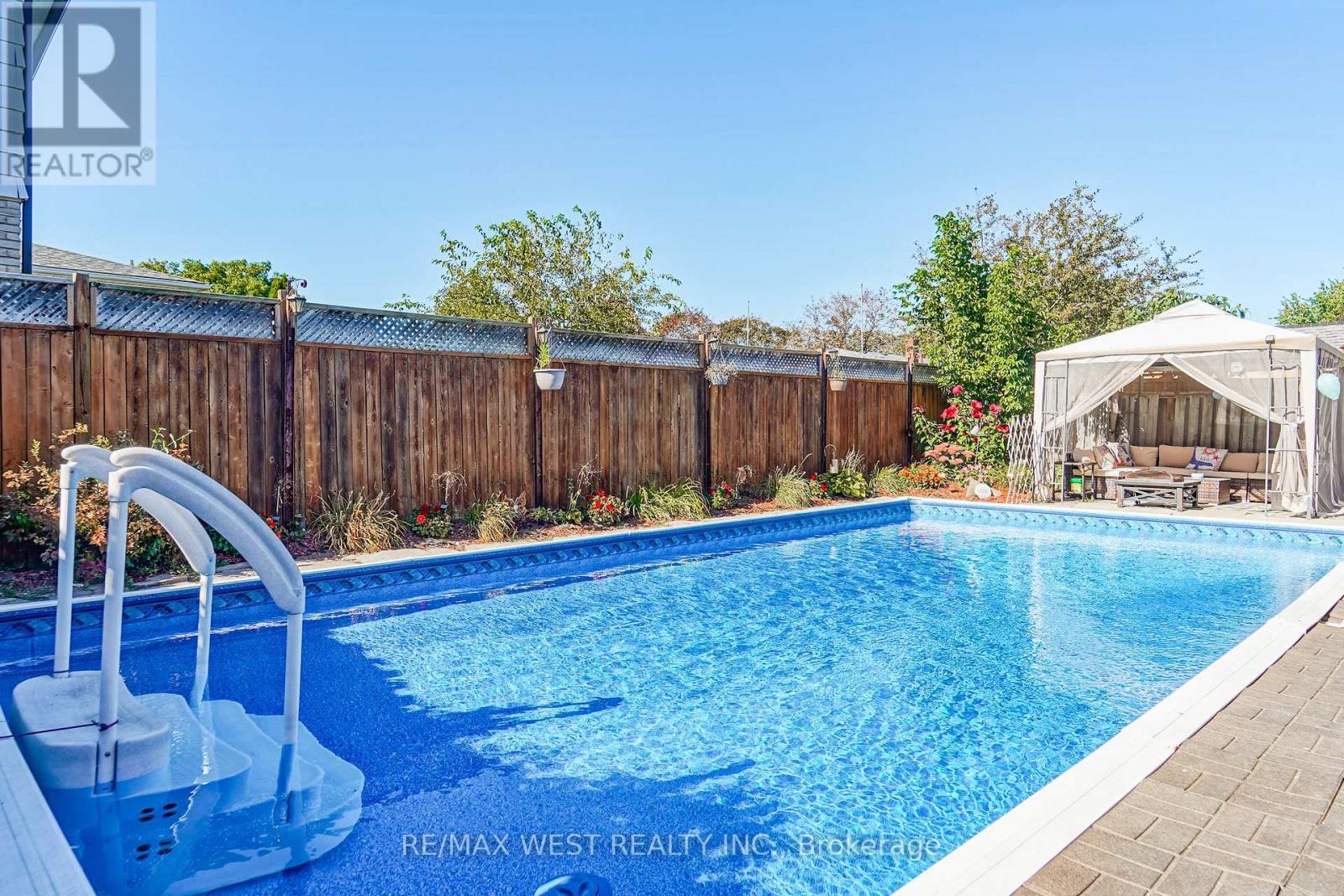 218 QUETICO AVENUE - 10