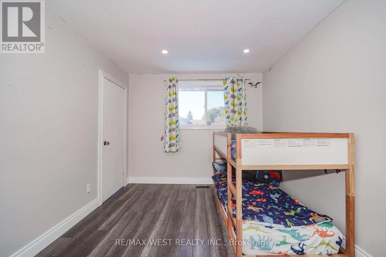 218 QUETICO AVENUE - 5