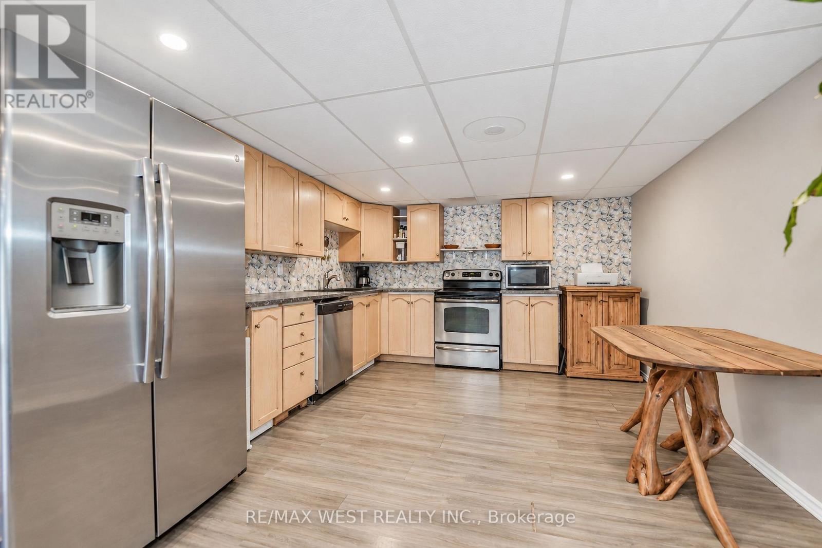 218 QUETICO AVENUE - 8