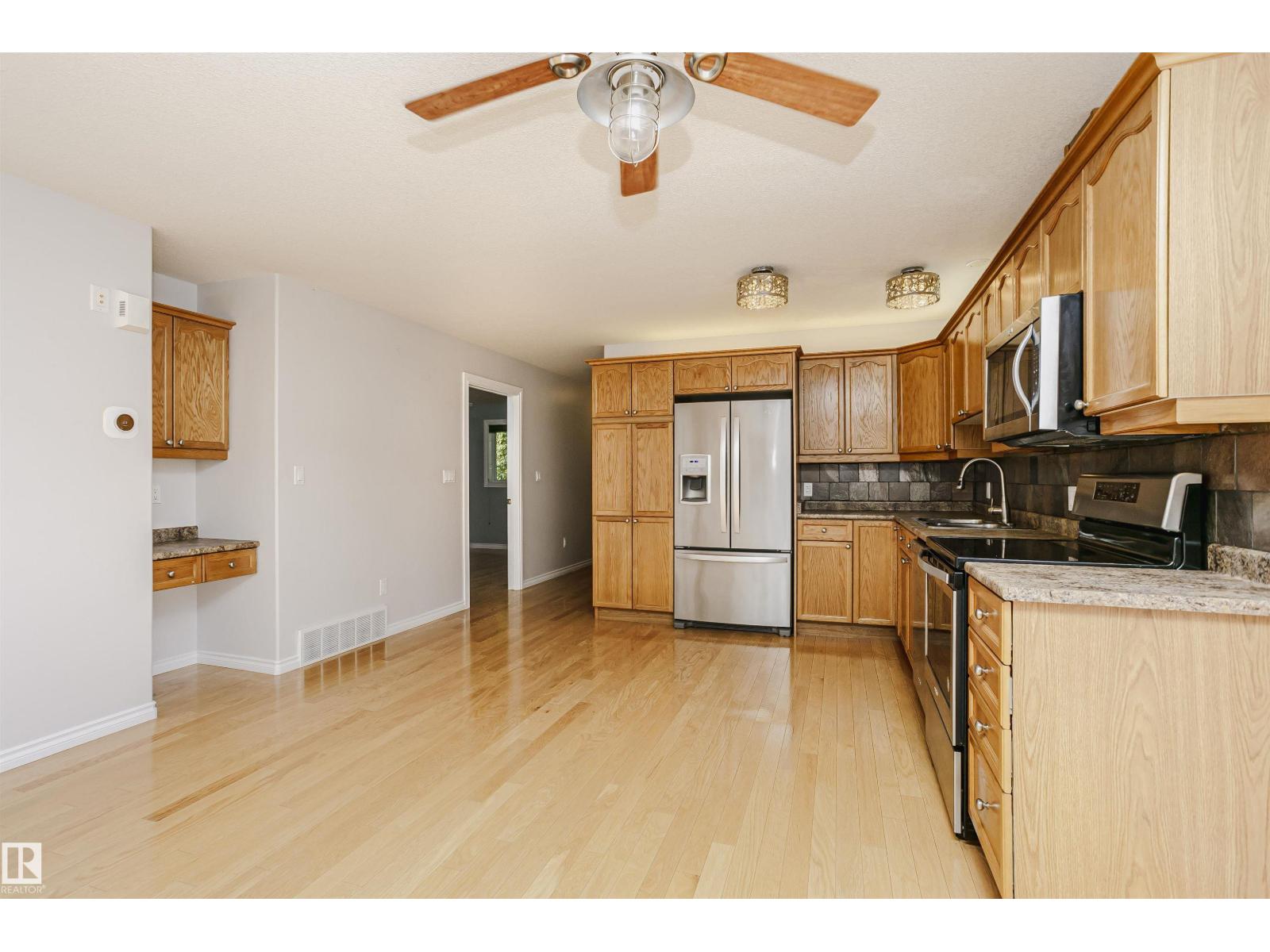 4908 49 ST - 15