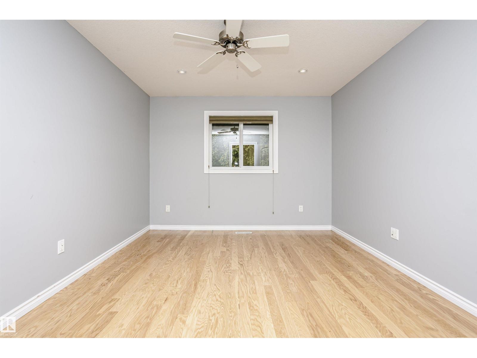 4908 49 ST - 21
