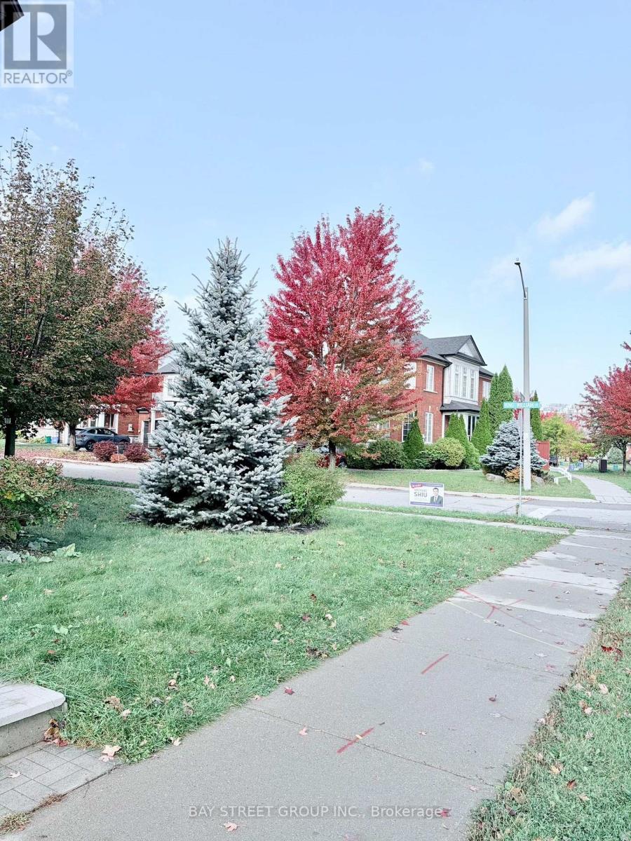 5 KING WILLIAM CRESCENT, Richmond Hill (Langstaff) — photo 2