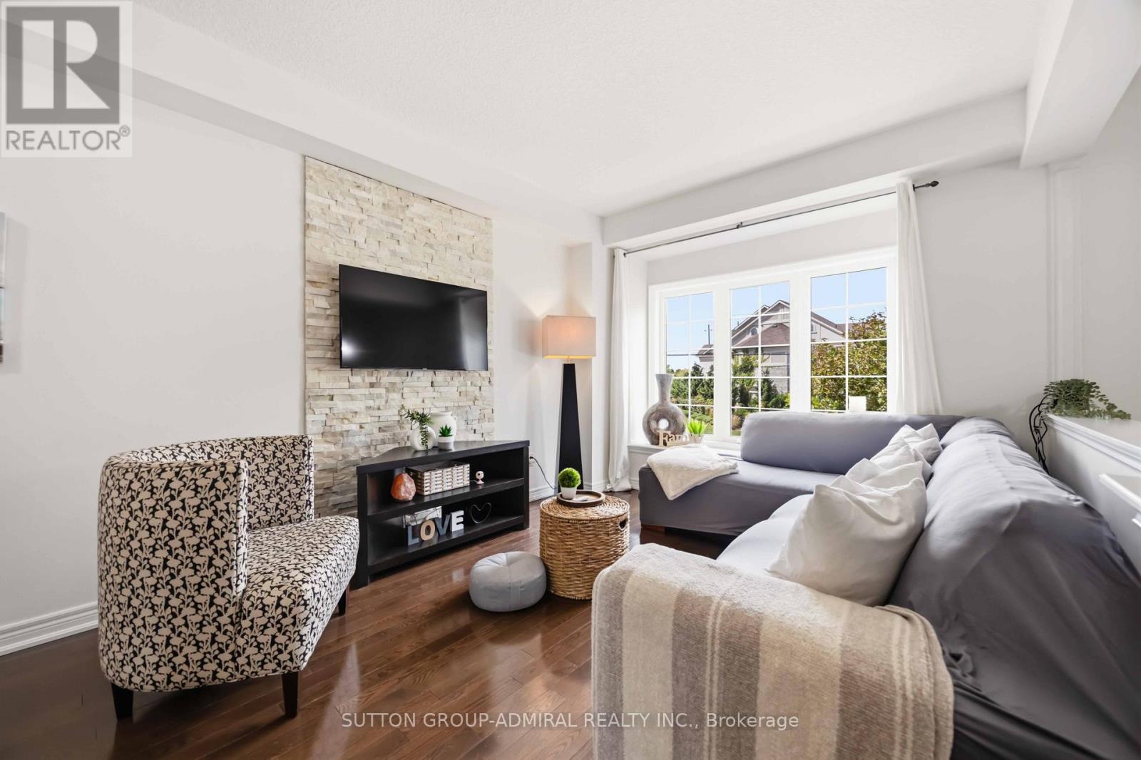 #4 71 PUCCINI DRIVE - 3