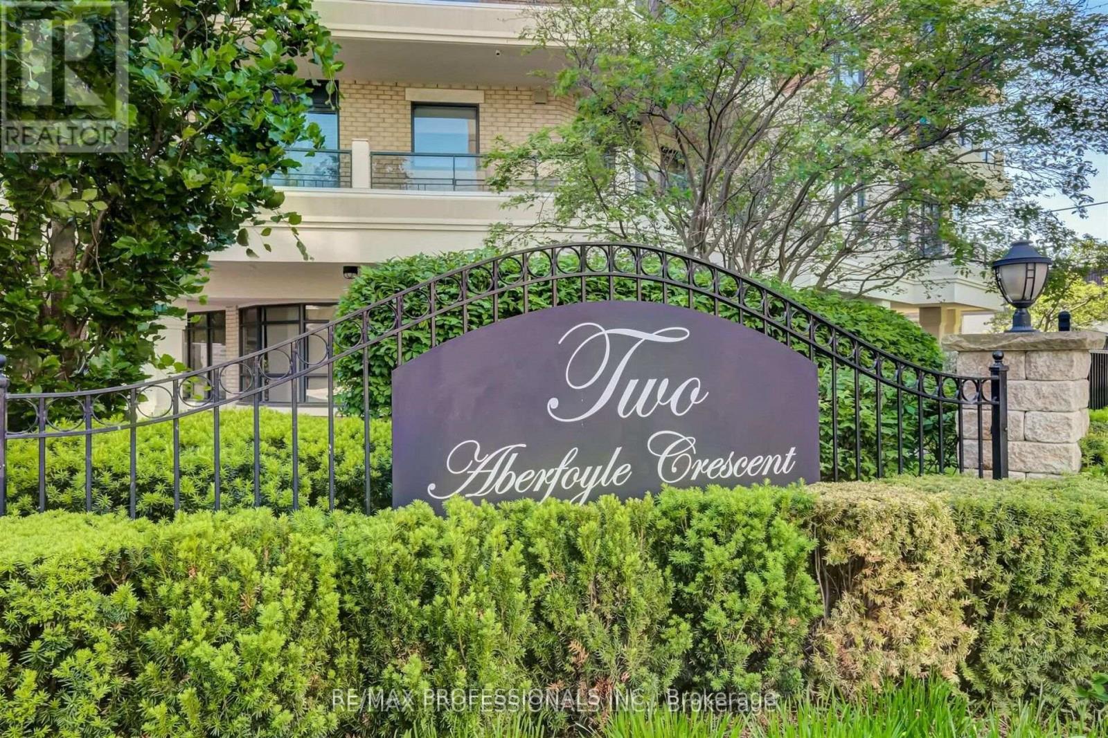 901 - 2 ABERFOYLE CRESCENT N, Toronto (Islington-City Centre West)