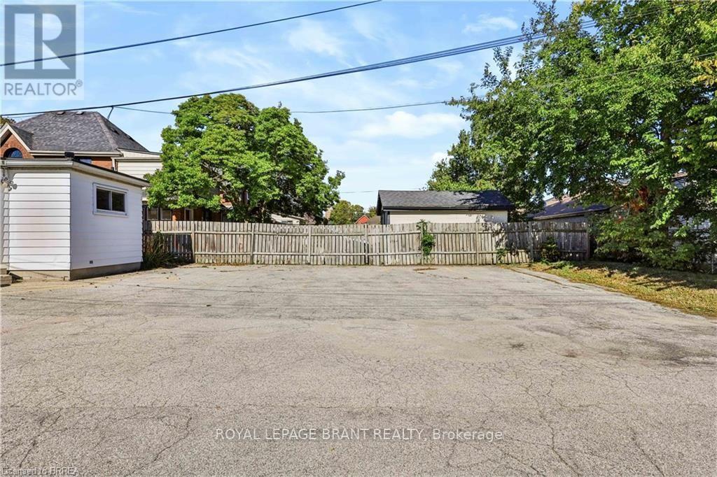 241 Brant Avenue — photo 26