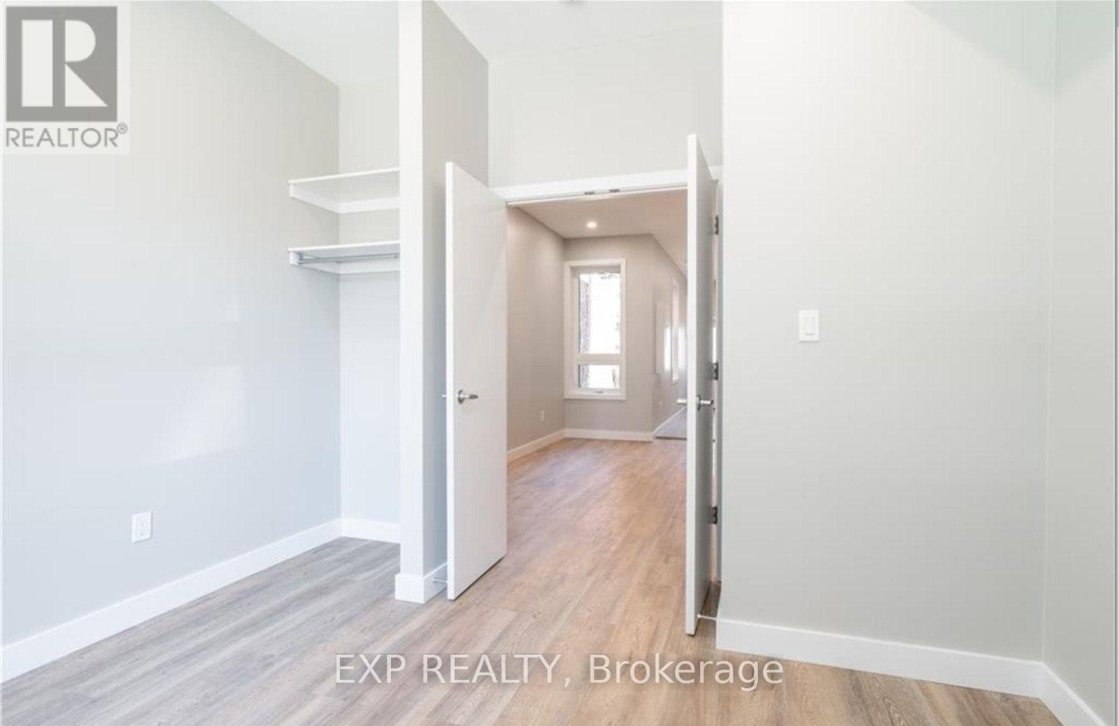 102 Wellington Street North — photo 13