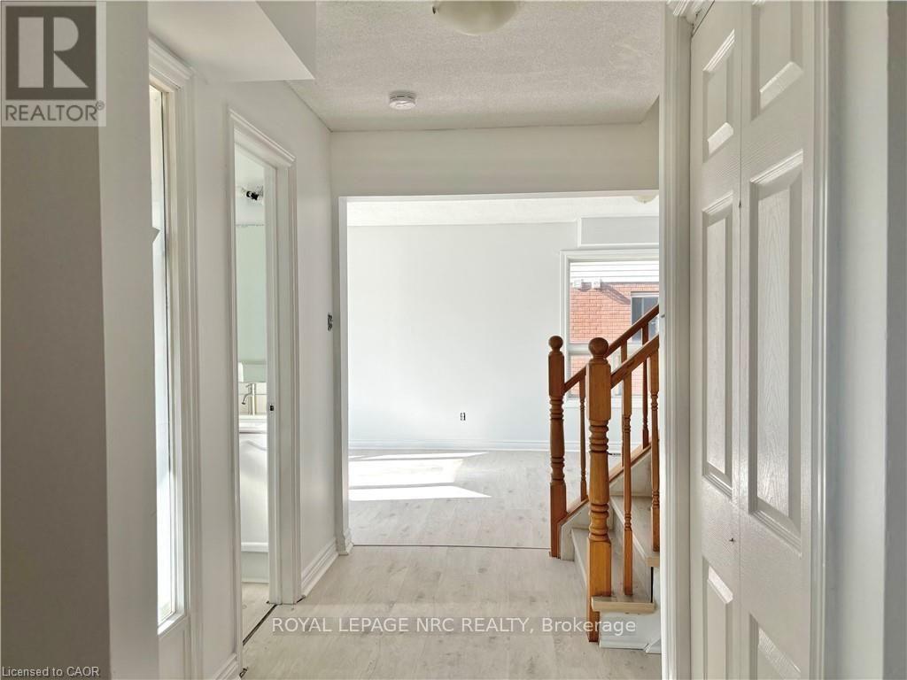 A - 299 MAIN STREET E, Grimsby (Grimsby East) — photo 4
