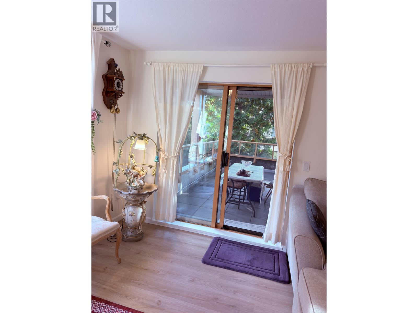 215 285 NEWPORT DRIVE — photo 4