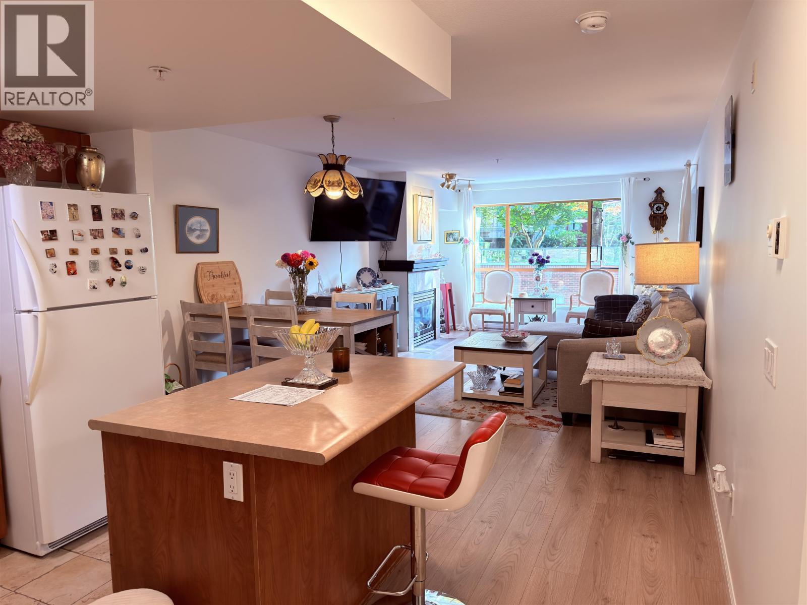 215 285 NEWPORT DRIVE — photo 3