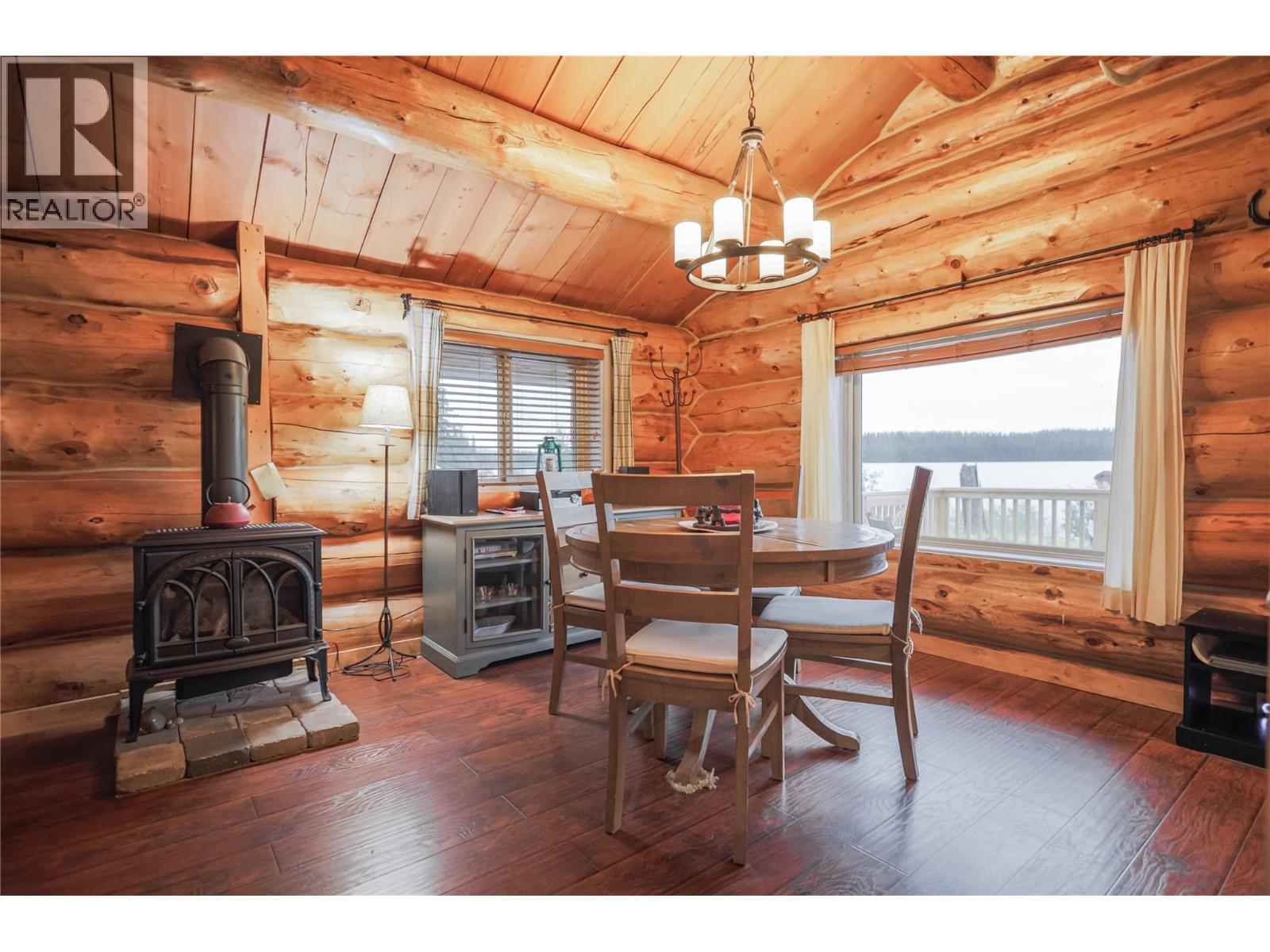Cabin 10 Hatheume Lake Lodge, Peachland