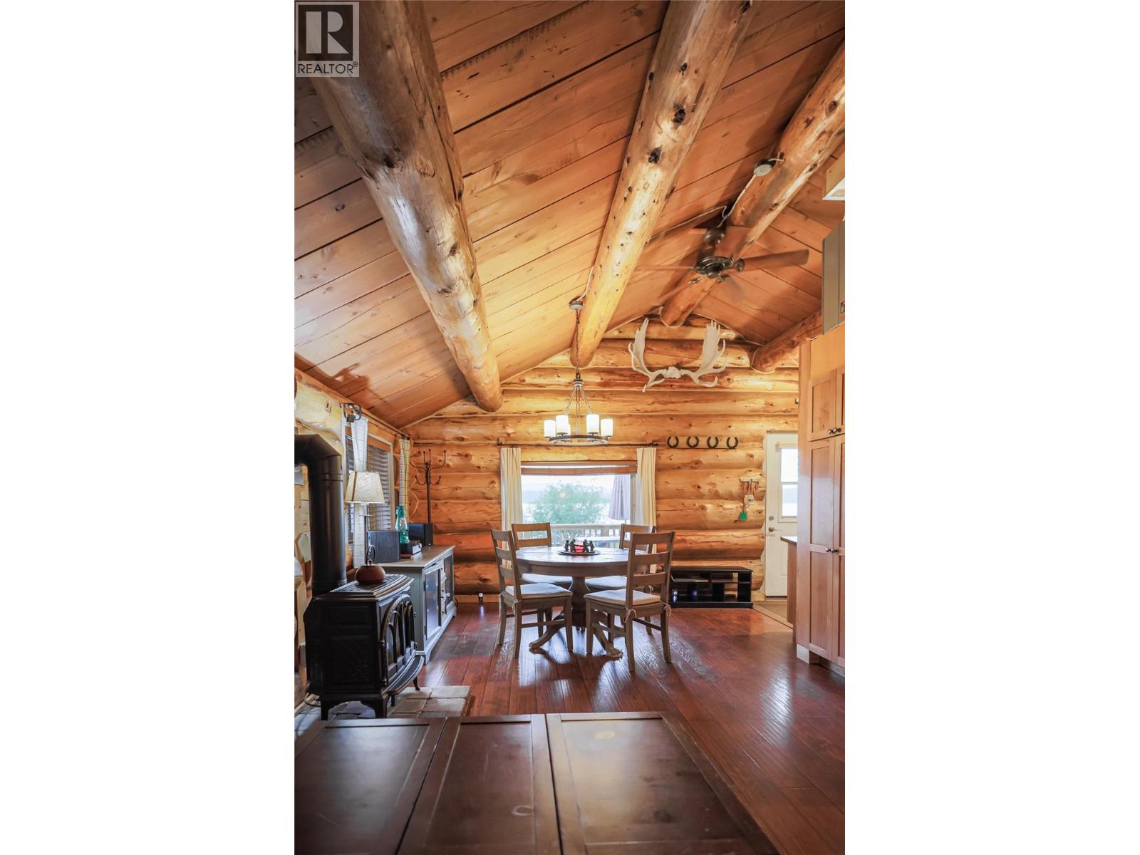 Cabin 10 Hatheume Lake Lodge, Peachland