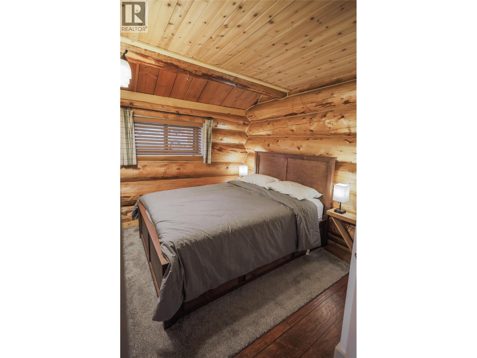 Cabin 10 Hatheume Lake Lodge, Peachland