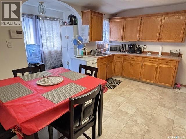 954 Brown STREET, Moose Jaw — photo 4