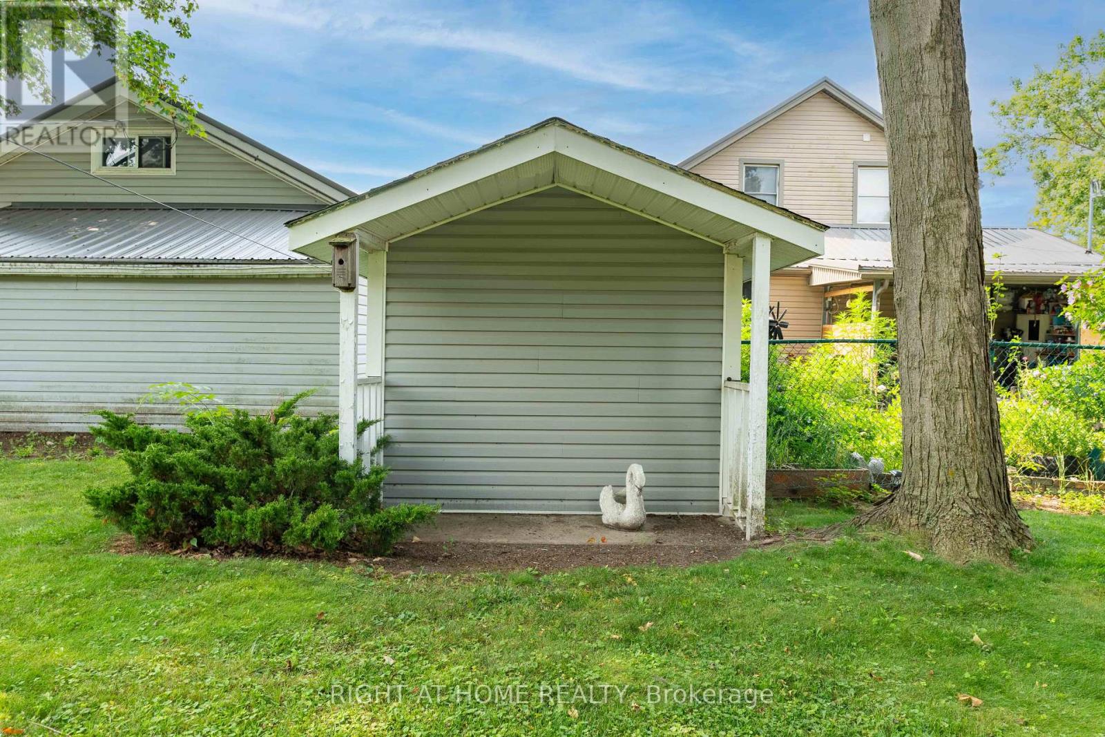 335 Talbot Street East — photo 29