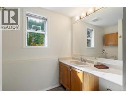 5179 Del Monte Ave, Saanich, BC V8Y1X3 Photo 32