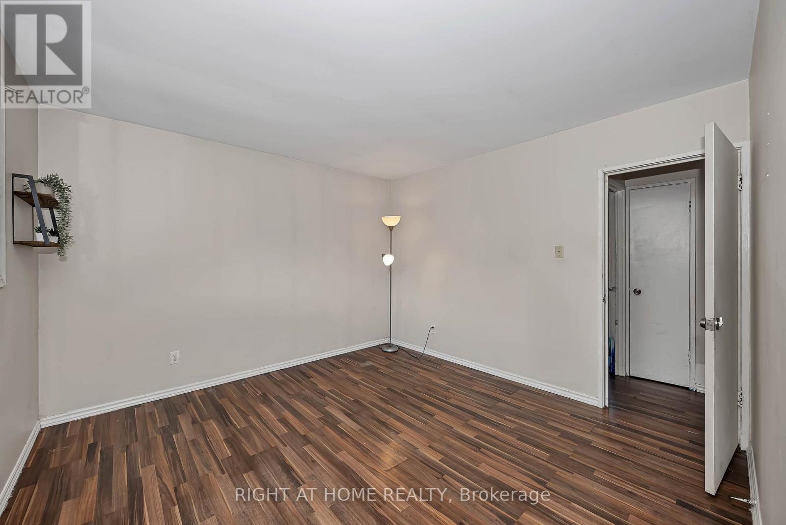 24 Largo Crescent South — photo 15