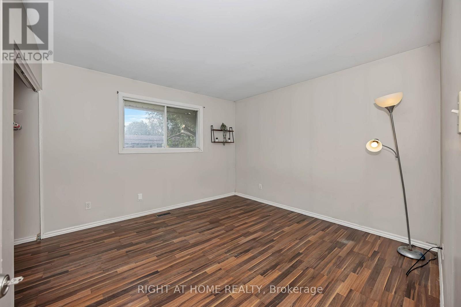 24 Largo Crescent South — photo 16