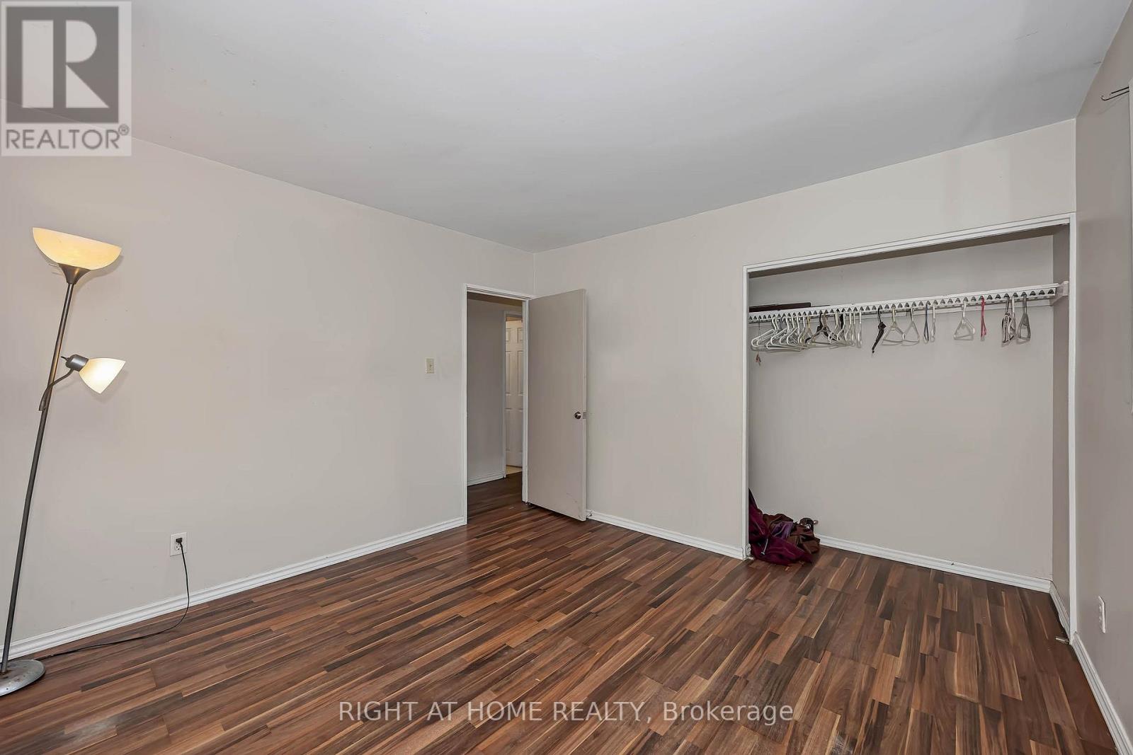 24 Largo Crescent South — photo 17