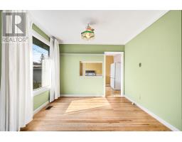 Bathroom - 742 Cork Street, Ottawa, ON K1G1X9 Photo 9