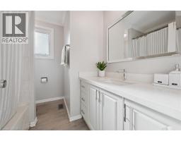 259 Thorncrest Drive, Waterloo, ON N2L4L2 Photo 16