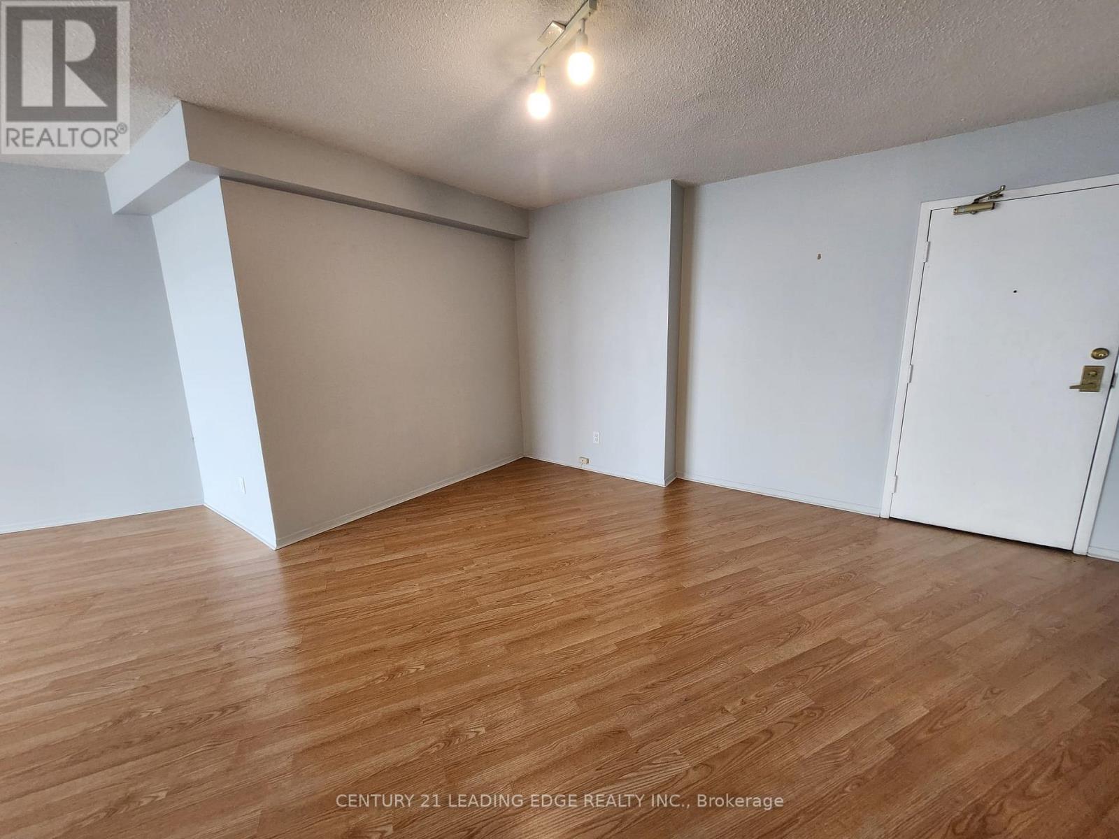 260 Queens Quay West — photo 4
