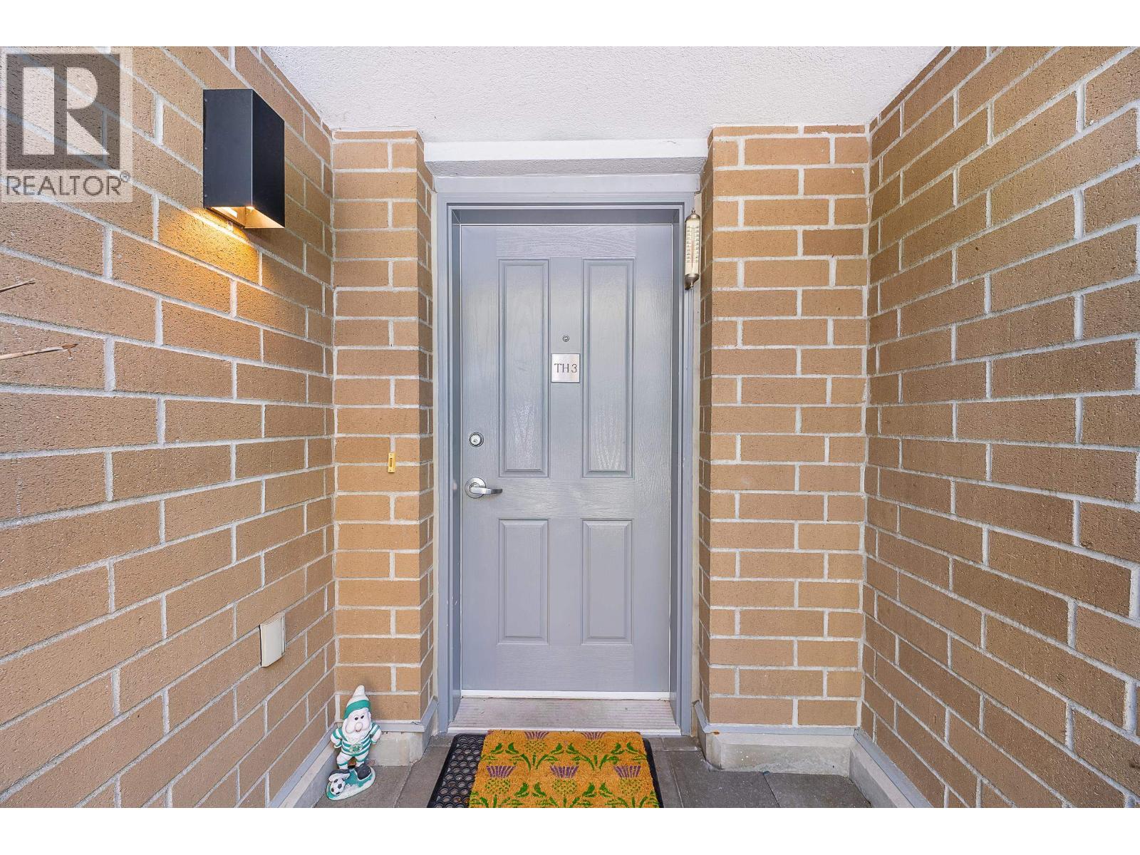 3 290 NEWPORT DRIVE — photo 4