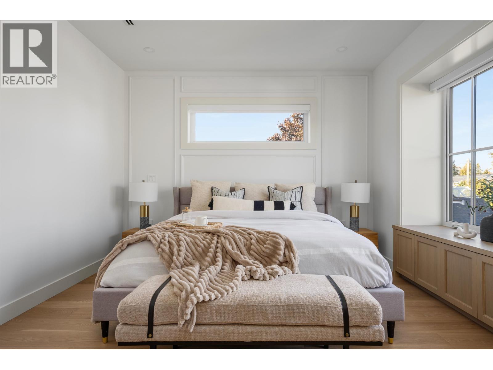 Photo of 2 127 W 17TH AVENUE 17