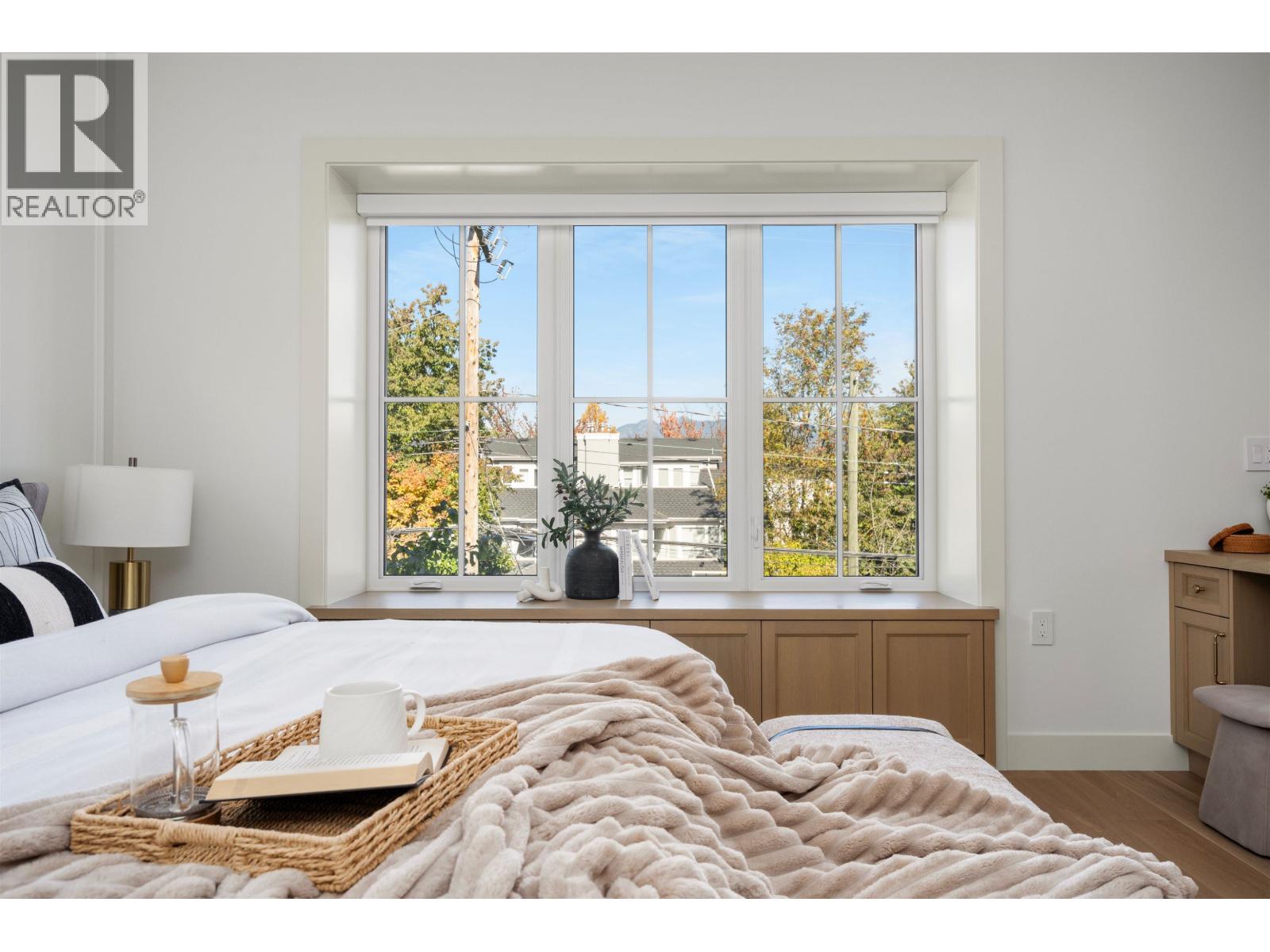 Photo of 2 127 W 17TH AVENUE 18