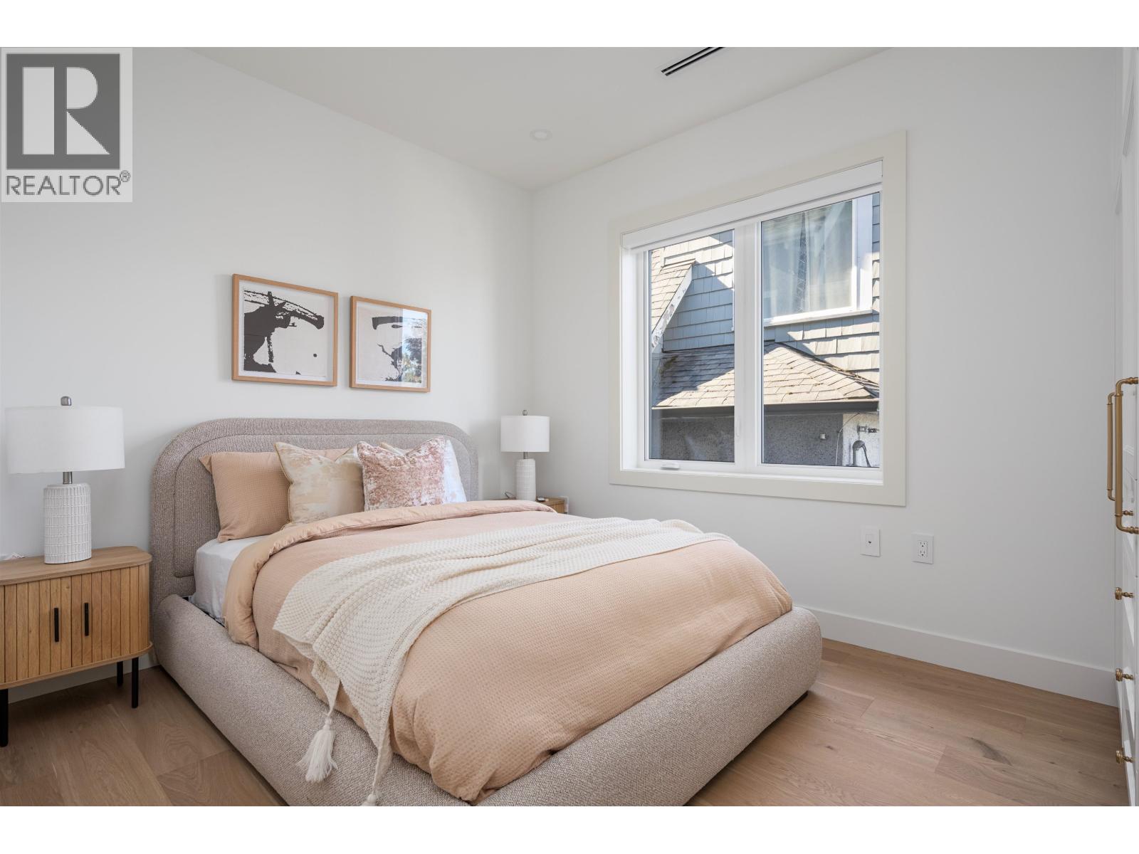 Photo of 2 127 W 17TH AVENUE 24