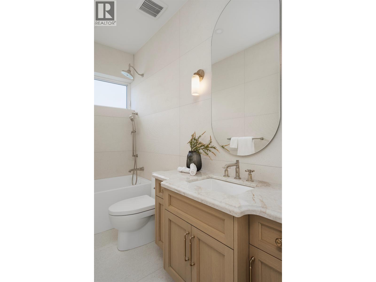 Photo of 2 127 W 17TH AVENUE 26