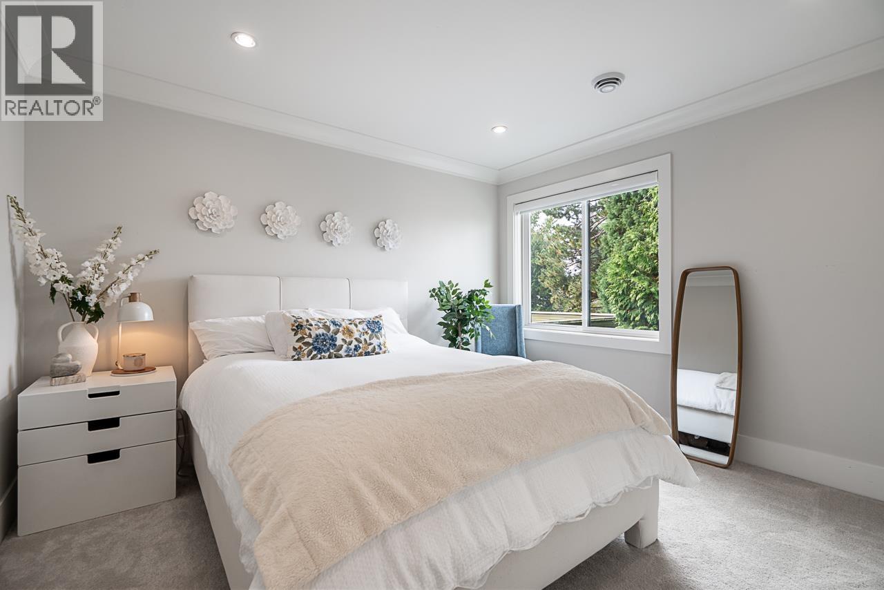 Photo of 1745 ENDERBY AVENUE 25