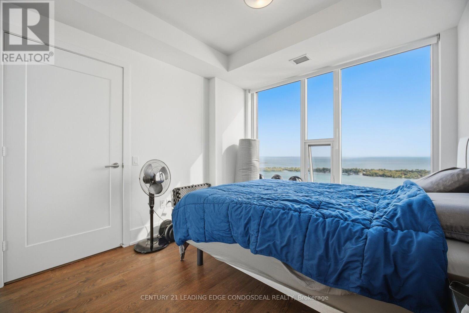 10 York Street — photo 22