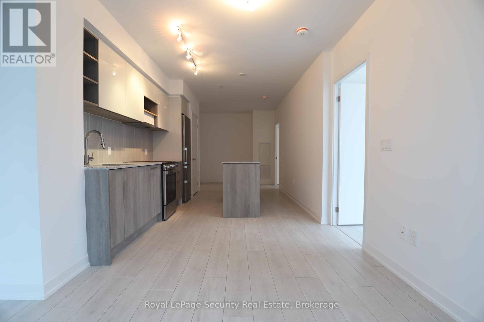 31 Tippett Road — photo 10