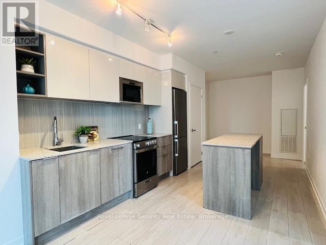 31 Tippett Road — photo 2