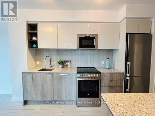 31 Tippett Road — photo 8