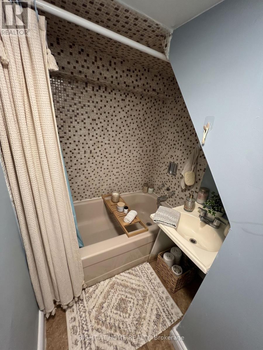 683 Mortimer Avenue — photo 19