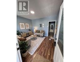 Sunroom - 683 Mortimer Avenue, Toronto, ON M4C2K1 Photo 6